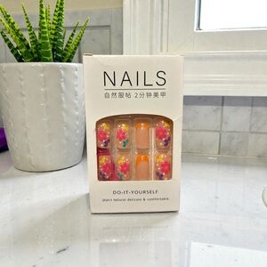 💅🏽 Press On Nails | Floral Print Design